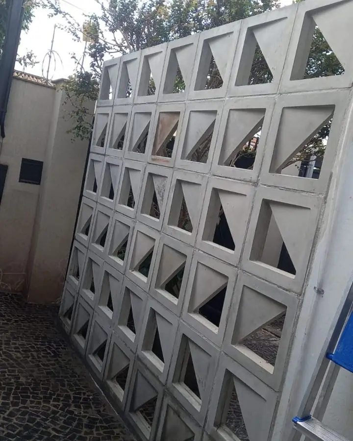 Muro de cobogós de concreto na fachada